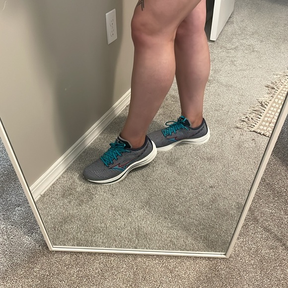 MIZUNO WAVE REBELLION size 7 women’s running shoe - Picture 3 of 9